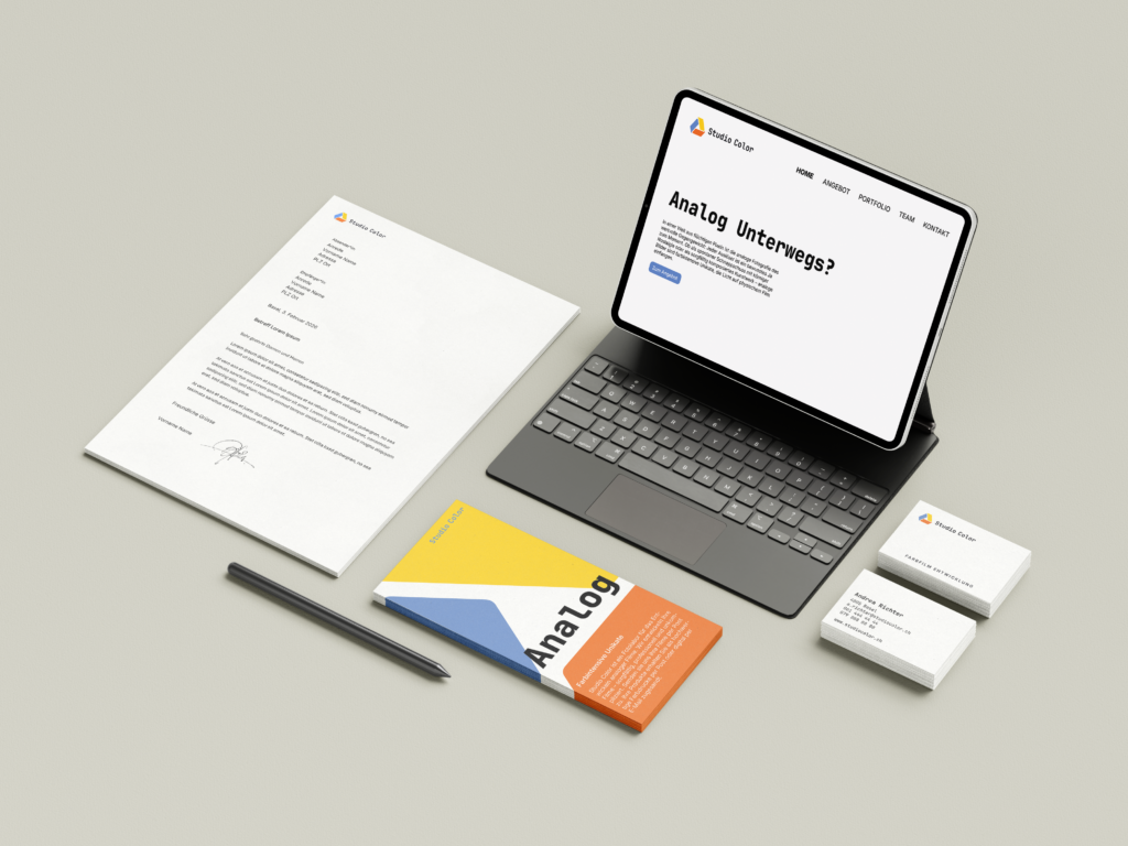 small stationery mockup 1 studiocolor